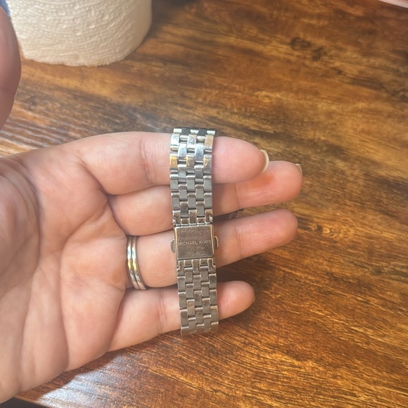 Silver Michael Kors watch with rose gold dial - Picture 3 of 4